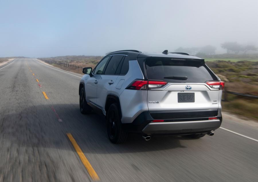  Toyota RAV4 XSE Hybrid 2018 года  (NA) (фото 21 из 71)